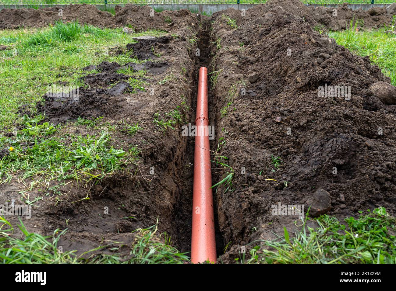 Drain De Gouttière Chudej En Polypropylène DN 110 - Évacuation Eau De Pluie Avec Clapet Anti-odeurs - Charge 300 Kg