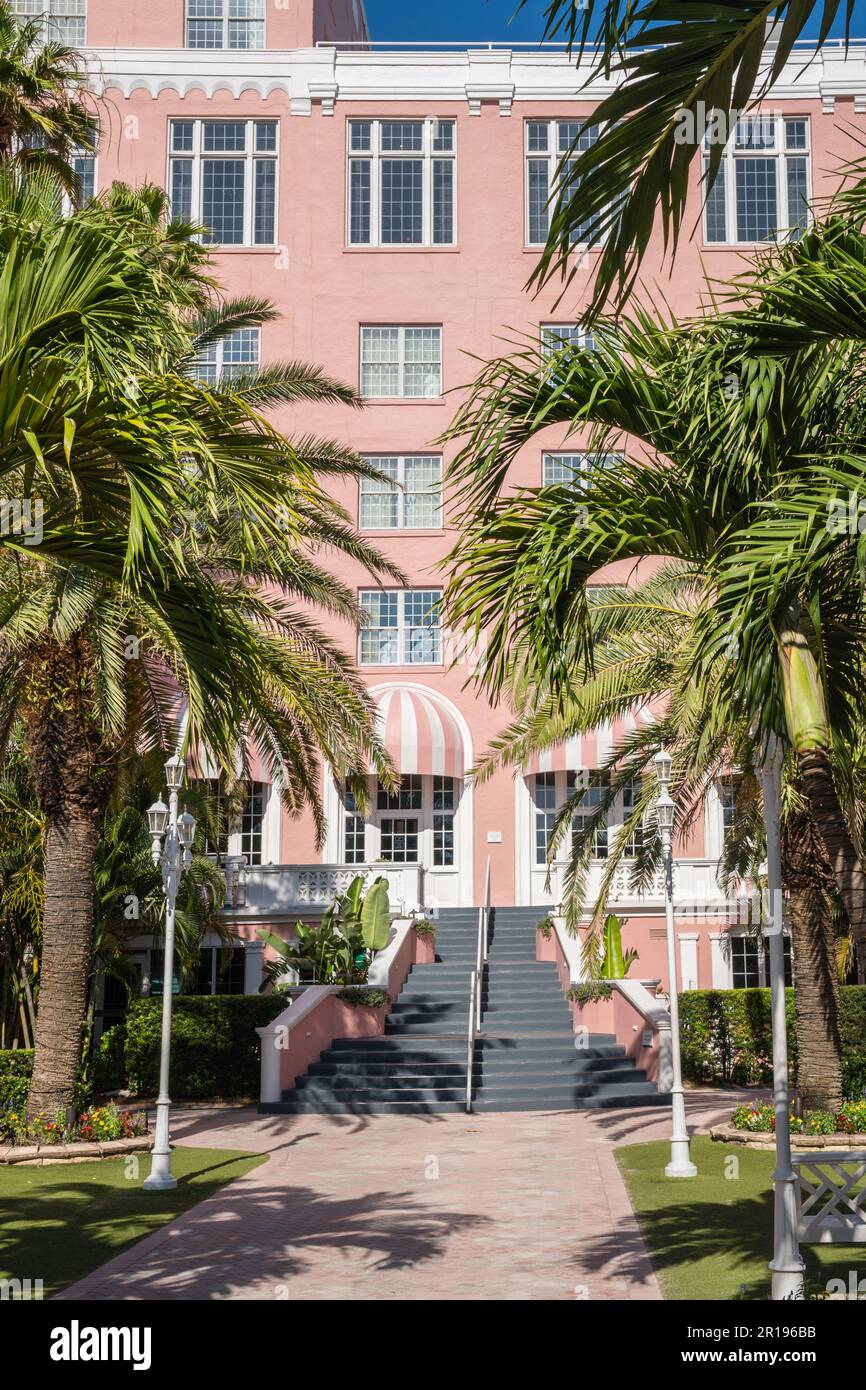 St. Pete Beach, FL, US-23 avril 2023 : l'hôtel historique Don Cesar connu sous le nom de Palais rose de St. Pete Beach qui a ouvert ses portes en 1928. Banque D'Images