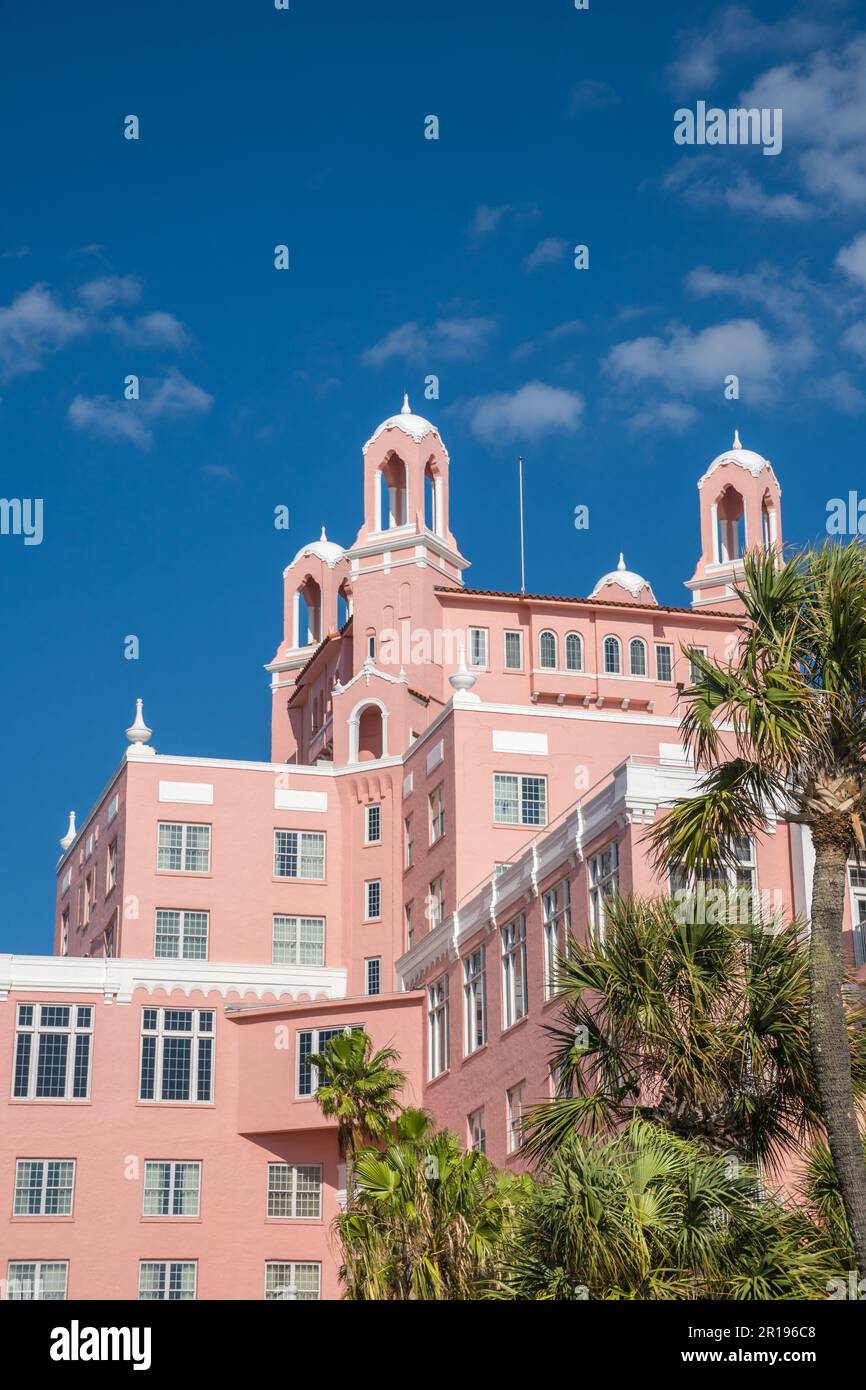 St. Pete Beach, FL, US-23 avril 2023 : l'hôtel historique Don Cesar connu sous le nom de Palais rose de St. Pete Beach qui a ouvert ses portes en 1928. Banque D'Images