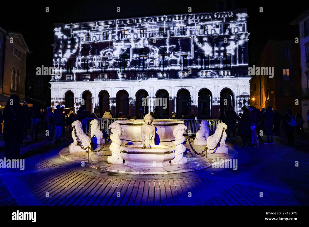 Bergame, Italie. 18th févr. 2023. Une vue générale d'une installation lors de l'inauguration de la lumière est le festival de la vie à l'occasion de Bergame Brescia, capitale italienne de la culture 2023 à Bergame sur 17 février 2023 à Milan, Italie. (Photo par Alessandro Bremec/NurPhoto)0 Credit: NurPhoto SRL/Alay Live News Banque D'Images