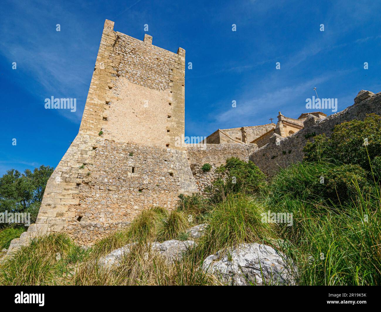 Le Santuari de la Mare de Deu del Puig fortifié sur le sommet de Puig de Maria à l'extérieur de Pollenca dans les montagnes Tramuntana de Majorque Espagne Banque D'Images
