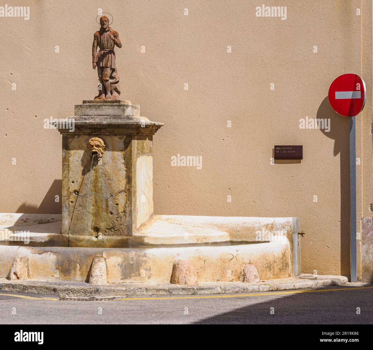 L'Abeurador de Sant Isidre une fontaine sacrée et un bac à eau pour les animaux à Pollenca dans les montagnes Tramuntana de Majorque Espagne Banque D'Images