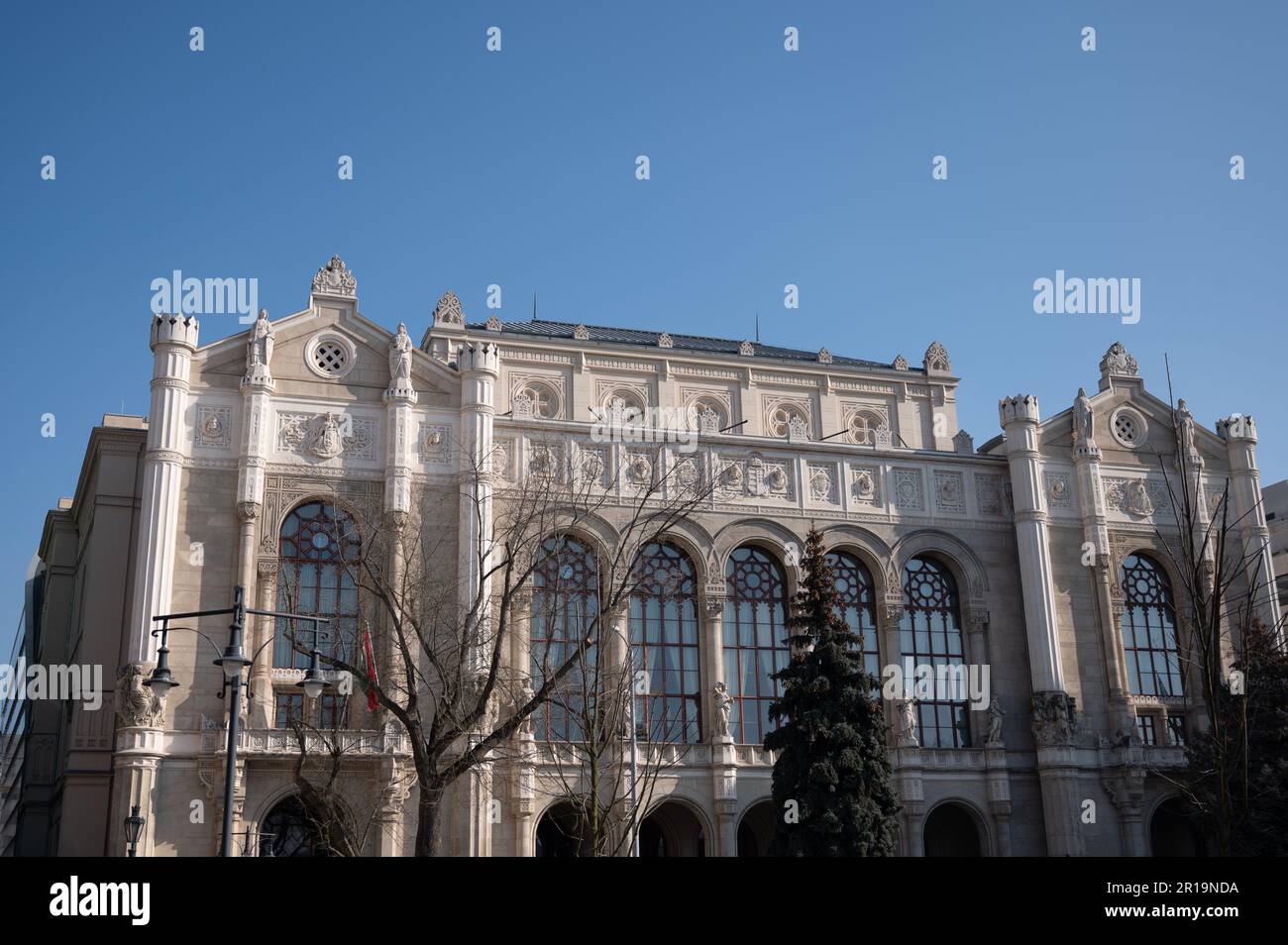 Bâtiment orné sur les rives du Danube à Budapest, Hongrie. Banque D'Images