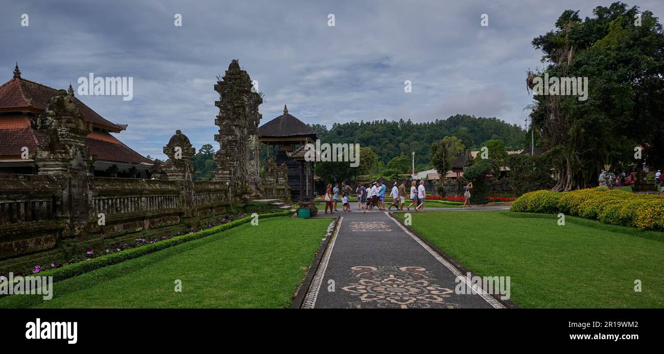 Pura Ulun Danu Beratan (Pura Ulun Danu Bratan ou Pura Bratan ) qui est un important temple hindou Shaivite à Bali sur les rives du lac Bratan Banque D'Images