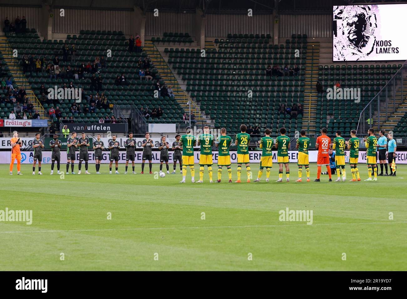 Den Haag, pays-Bas. 12th mai 2023. DEN HAAG, PAYS-BAS - MAI 12: Dans le dernier jeu à la maison, il y a une minute de slience pour tous ceux qui nous ont laissés. Pendant le match néerlandais de Keukenkampidipoenie entre ADO Den Haag et FC Dordrecht à Bingoal Stadion 12 mai 2023 à Den Haag, pays-Bas (photo de Hans van der Valk/Orange Pictures) Credit: Orange pics BV/Alay Live News Banque D'Images