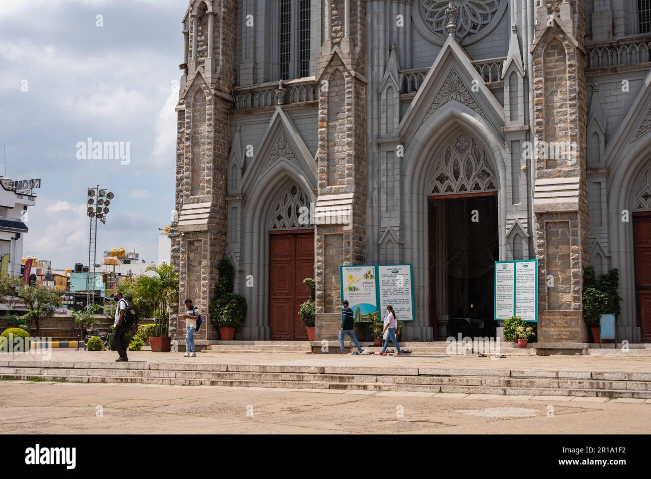 St. Philomena's Church Mysore Karnataka Inde septembre 1 2022 façade extérieure du néo gothique et mondialement célèbre St. Eglise de Philomena à Mysuru Banque D'Images