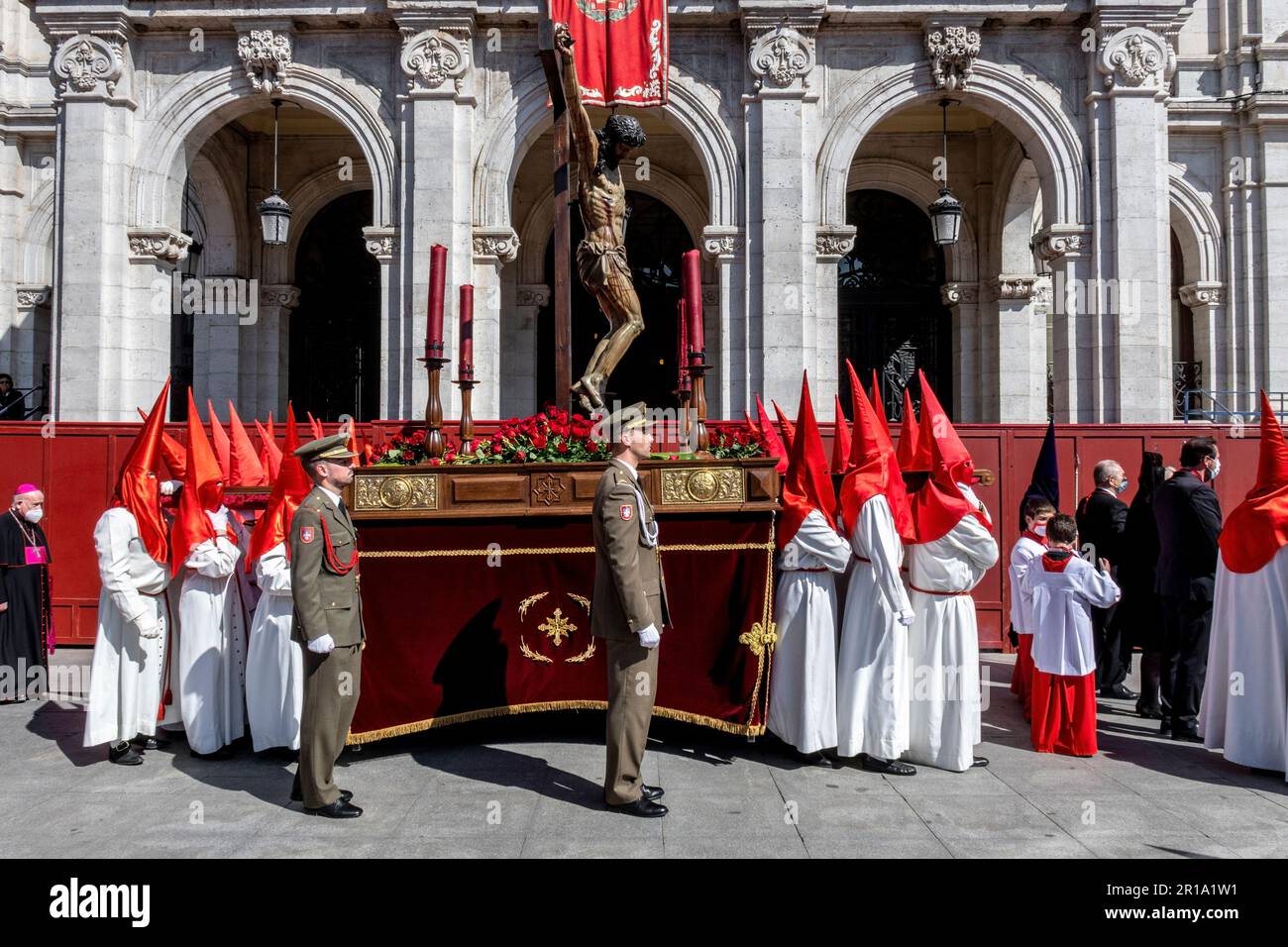 Membres de la Cofradía de las Siete Palabras pendant le Semana Santa à Valladolid, Espagne Banque D'Images