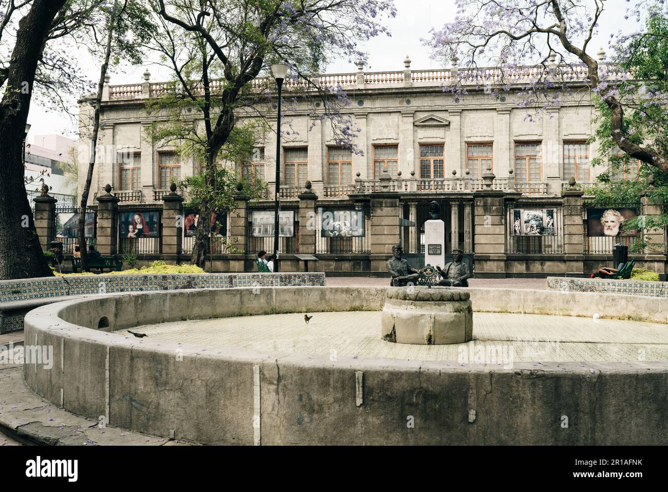 parc tabacalera près du musée avec des sculptures et une fontaine au mexique - mai 2023. Photo de haute qualité Banque D'Images