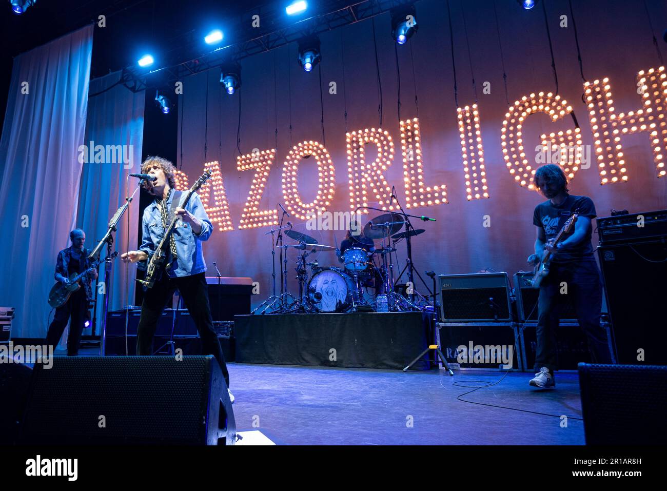 Londres, Royaume-Uni. 12th mai 2023. Le chanteur Johnny Borrell du groupe Razorlight se produit sur scène à Eventim Apollo, Hammersmith à Londres crédit: John Barry/Alay Live News Banque D'Images Londres, Royaume-Uni. 12th mai 2023. Le chanteur Johnny Borrell du groupe Razorlight se produit sur scène à Eventim Apollo, Hammersmith à Londres crédit: John Barry/Alay Live News Banque D'Images
