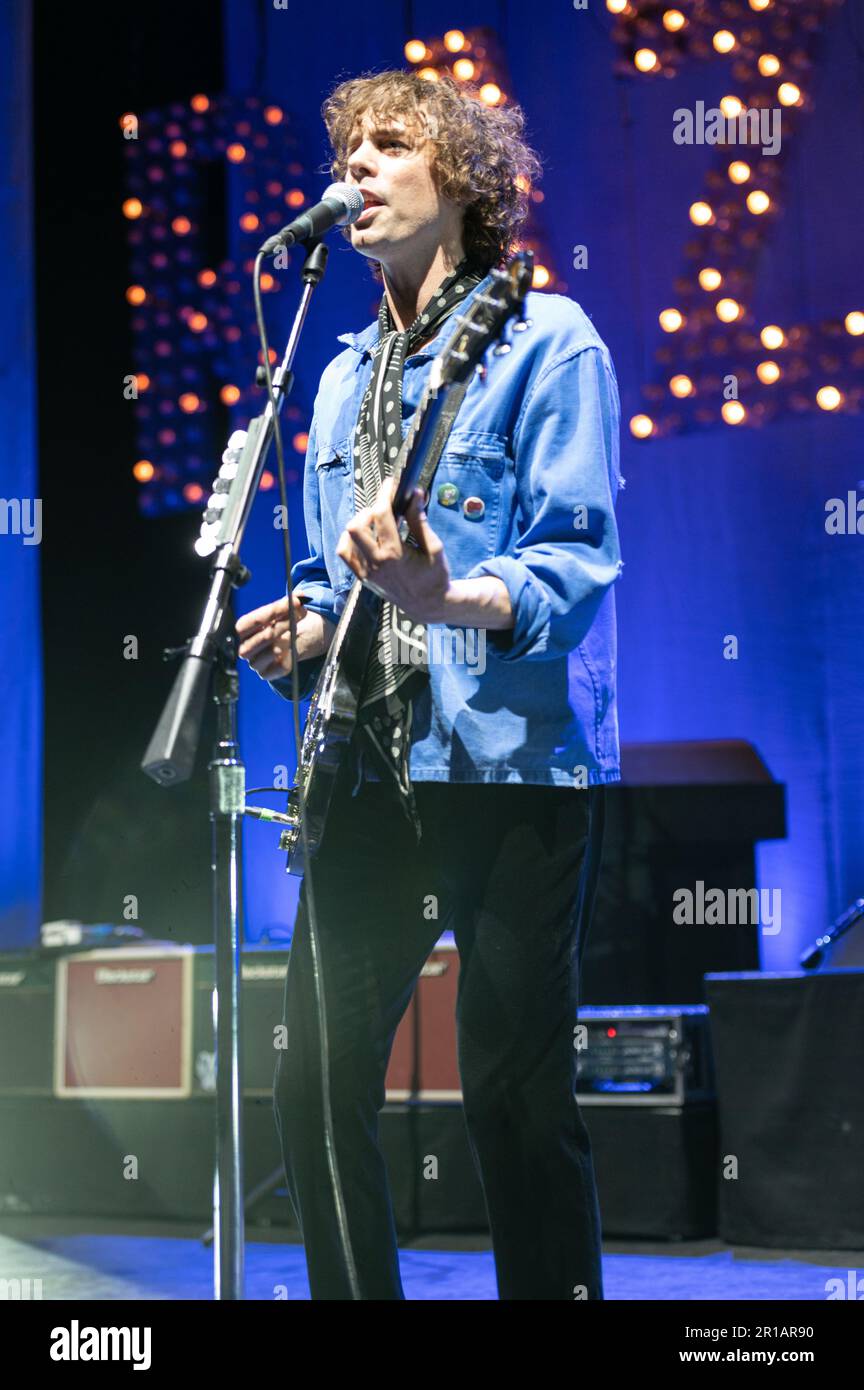 Londres, Royaume-Uni. 12th mai 2023. Le chanteur Johnny Borrell du groupe Razorlight se produit sur scène à Eventim Apollo, Hammersmith à Londres crédit: John Barry/Alay Live News Banque D'Images Londres, Royaume-Uni. 12th mai 2023. Le chanteur Johnny Borrell du groupe Razorlight se produit sur scène à Eventim Apollo, Hammersmith à Londres crédit: John Barry/Alay Live News Banque D'Images