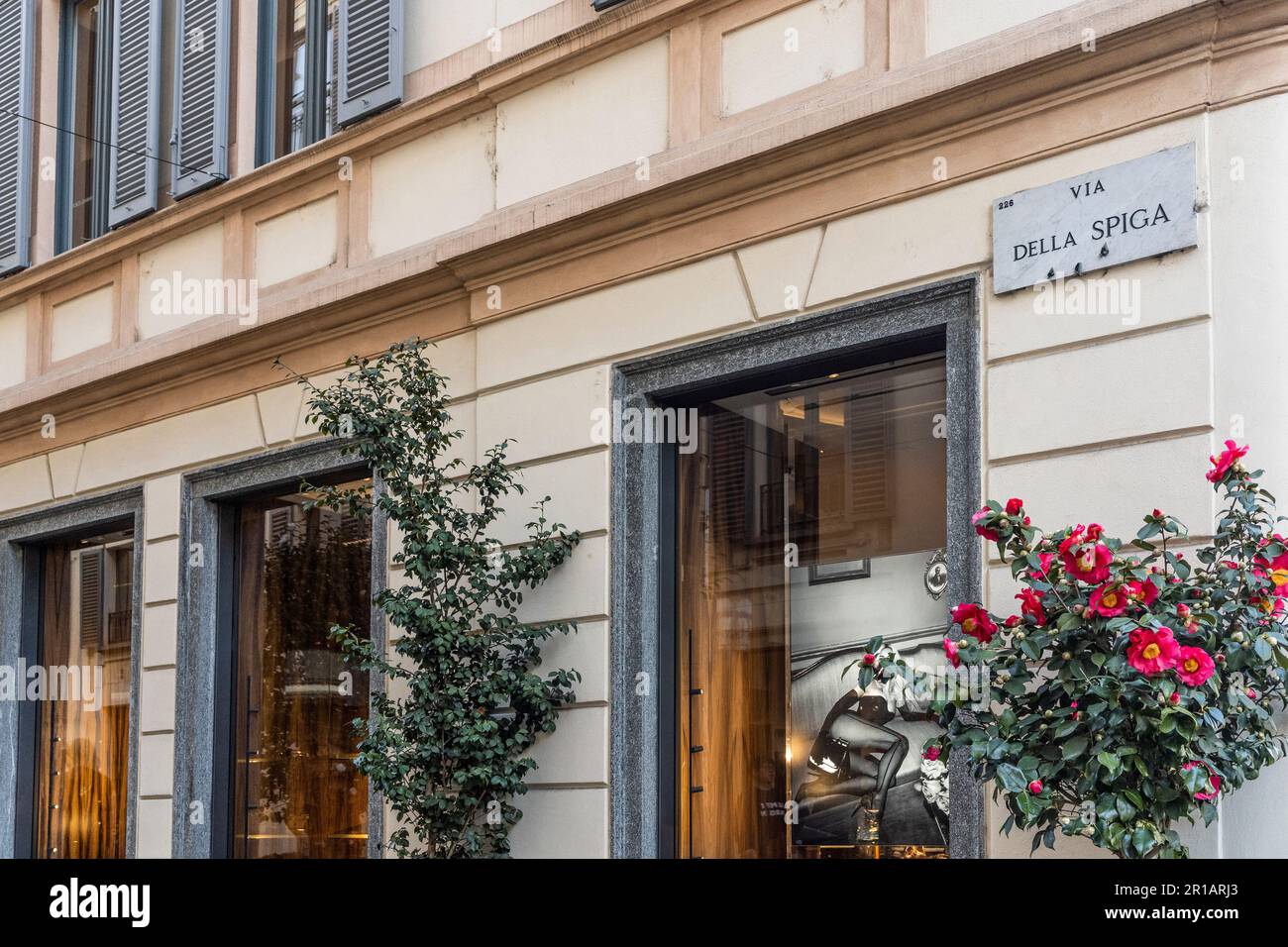 Panneau indiquant via della Spiga, célèbre rue des marques de mode de luxe et des magasins du centre-ville de Milan, région Lombardie, Italie Banque D'Images
