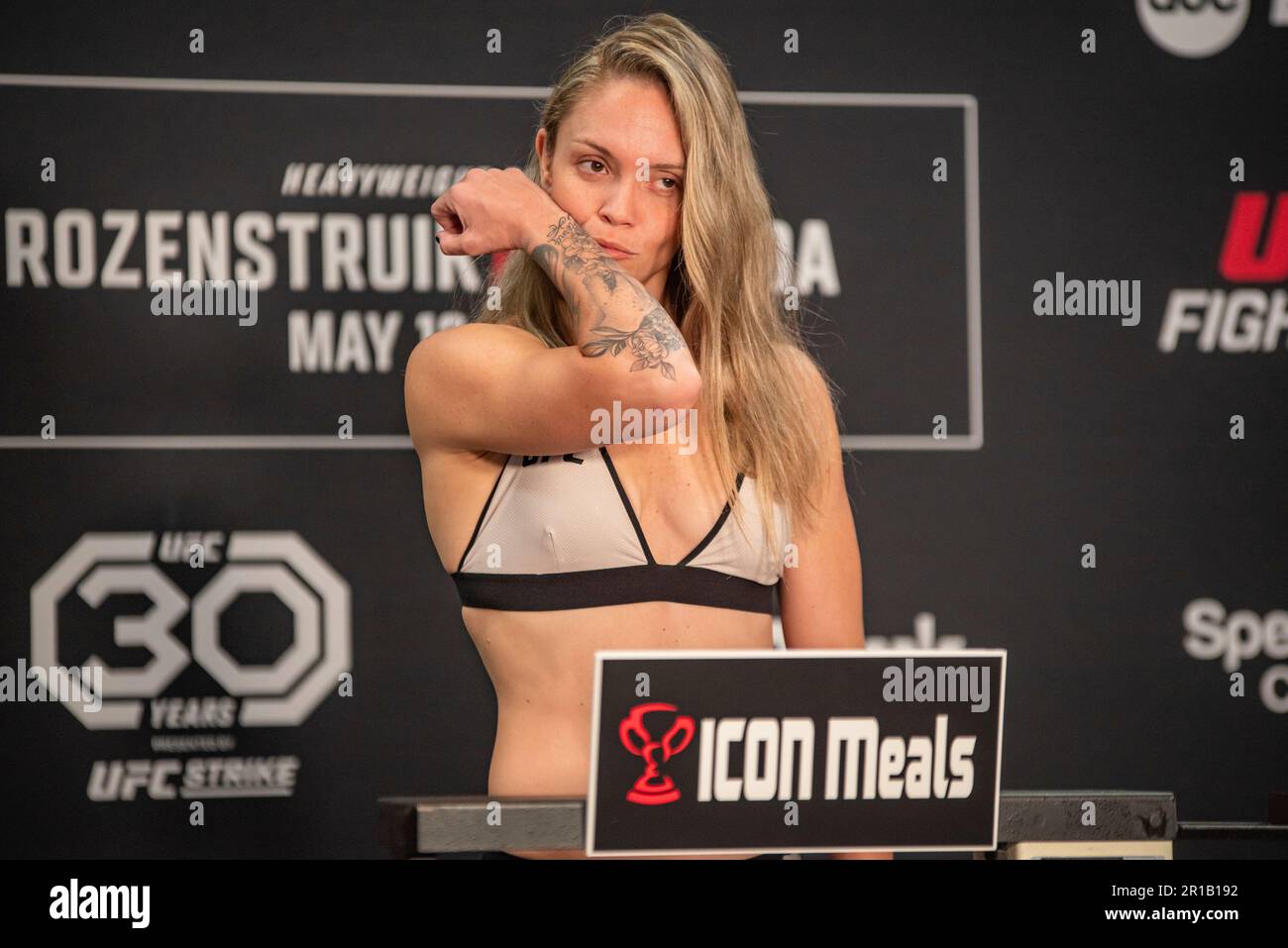 CHARLOTTE, NORTH CAROLINA - MAY 12: Tainara Lisboa weighs in at 134lb ahead of her fight at UFC Fight Night: Rozenstruik vs Almeida on May 12th, 2023 at Spectrum Center in Charlotte, North Carolina, United States. (Photo by Matt Davies/PxImages/Icon Sportswire) (Icon Sportswire via AP Images) Banque D'Images