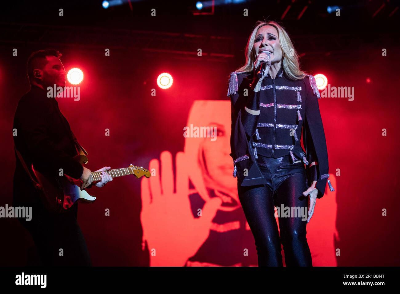 Madrid, Espagne. 12th mai 2023. Marta Sánchez, chanteuse et compositrice espagnole, ouvre les concerts organisés par la Mairie de Madrid en tant que célébration des fêtes de saint patron de San Isidro 2023 qui se tiennent sur la Plaza Mayor à Madrid. Crédit : SOPA Images Limited/Alamy Live News Banque D'Images