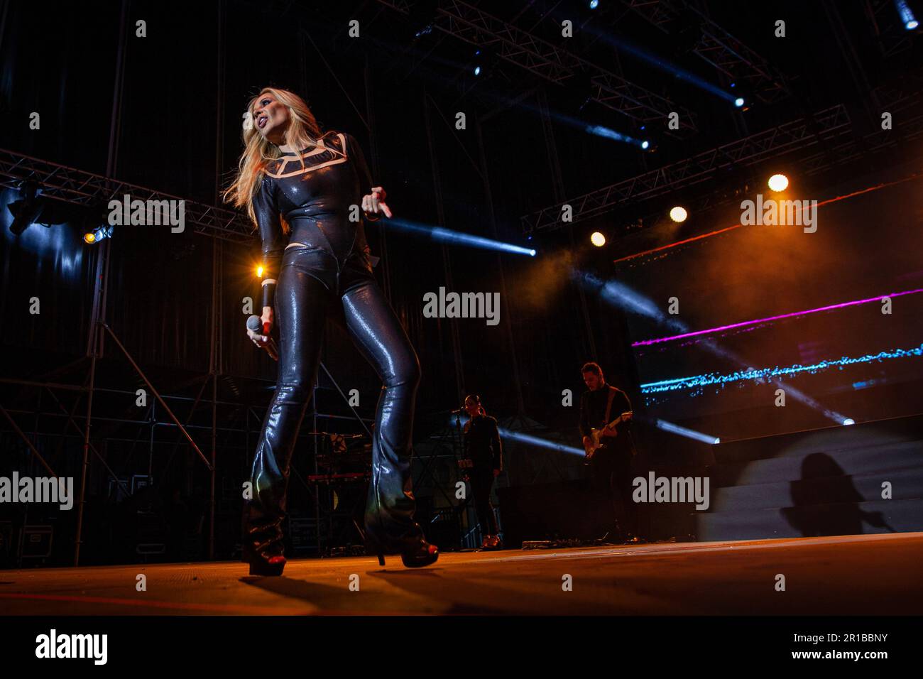 Madrid, Espagne. 12th mai 2023. Marta Sánchez, chanteuse et compositrice espagnole, ouvre les concerts organisés par la Mairie de Madrid en tant que célébration des fêtes de saint patron de San Isidro 2023 qui se tiennent sur la Plaza Mayor à Madrid. Crédit : SOPA Images Limited/Alamy Live News Banque D'Images