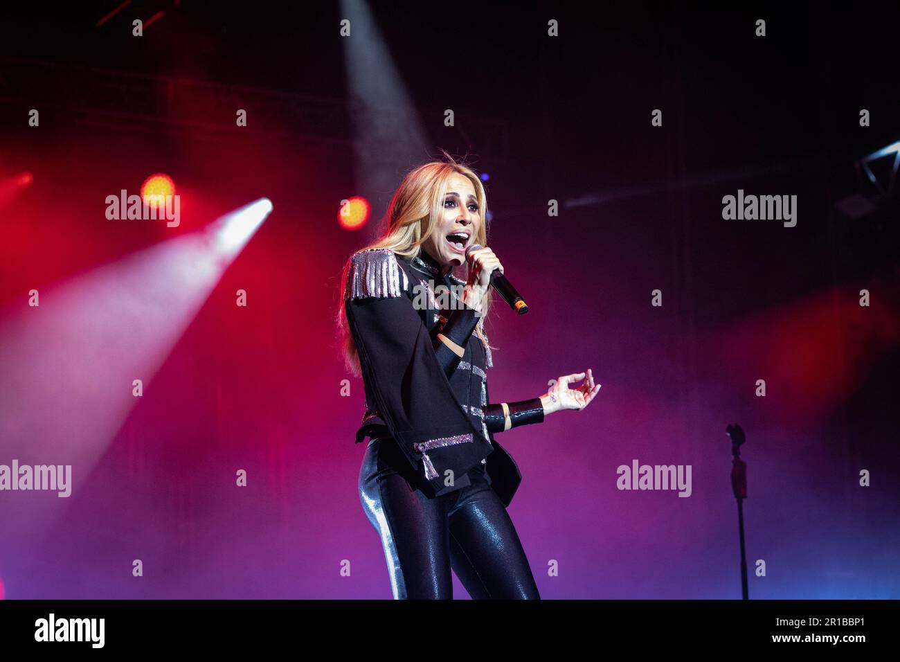 Madrid, Espagne. 12th mai 2023. Marta Sánchez, chanteuse et compositrice espagnole, ouvre les concerts organisés par la Mairie de Madrid en tant que célébration des fêtes de saint patron de San Isidro 2023 qui se tiennent sur la Plaza Mayor à Madrid. Crédit : SOPA Images Limited/Alamy Live News Banque D'Images