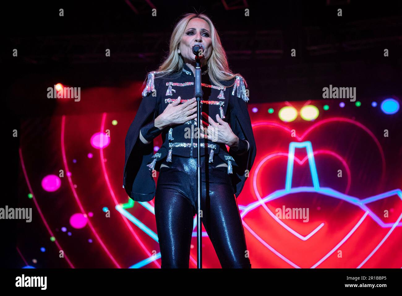 Madrid, Espagne. 12th mai 2023. Marta Sánchez, chanteuse et compositrice espagnole, ouvre les concerts organisés par la Mairie de Madrid en tant que célébration des fêtes de saint patron de San Isidro 2023 qui se tiennent sur la Plaza Mayor à Madrid. Crédit : SOPA Images Limited/Alamy Live News Banque D'Images