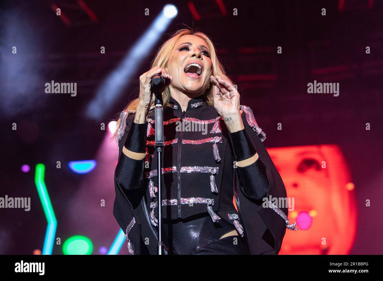 Madrid, Espagne. 12th mai 2023. Marta Sánchez, chanteuse et compositrice espagnole, ouvre les concerts organisés par la Mairie de Madrid en tant que célébration des fêtes de saint patron de San Isidro 2023 qui se tiennent sur la Plaza Mayor à Madrid. Crédit : SOPA Images Limited/Alamy Live News Banque D'Images