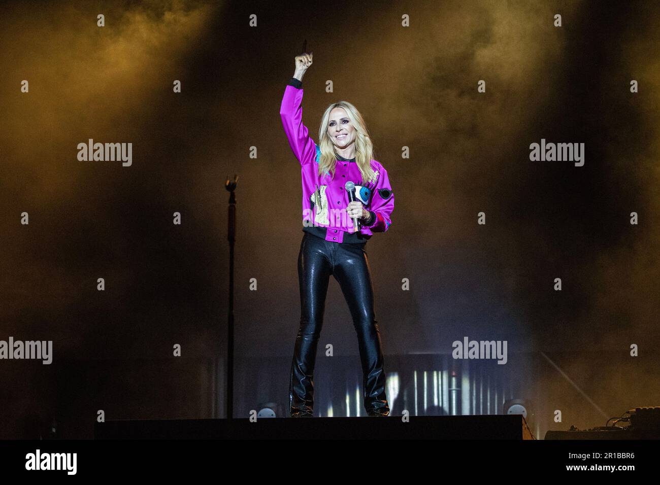 Madrid, Espagne. 12th mai 2023. Marta Sánchez, chanteuse et compositrice espagnole, ouvre les concerts organisés par la Mairie de Madrid en tant que célébration des fêtes de saint patron de San Isidro 2023 qui se tiennent sur la Plaza Mayor à Madrid. Crédit : SOPA Images Limited/Alamy Live News Banque D'Images