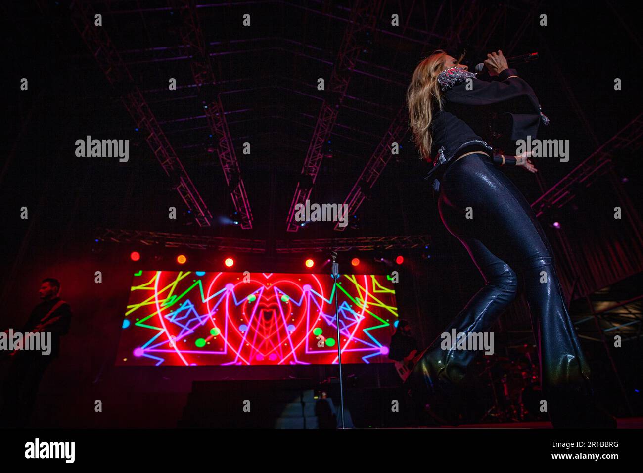 Madrid, Espagne. 12th mai 2023. Marta Sánchez, chanteuse et compositrice espagnole, ouvre les concerts organisés par la Mairie de Madrid en tant que célébration des fêtes de saint patron de San Isidro 2023 qui se tiennent sur la Plaza Mayor à Madrid. Crédit : SOPA Images Limited/Alamy Live News Banque D'Images