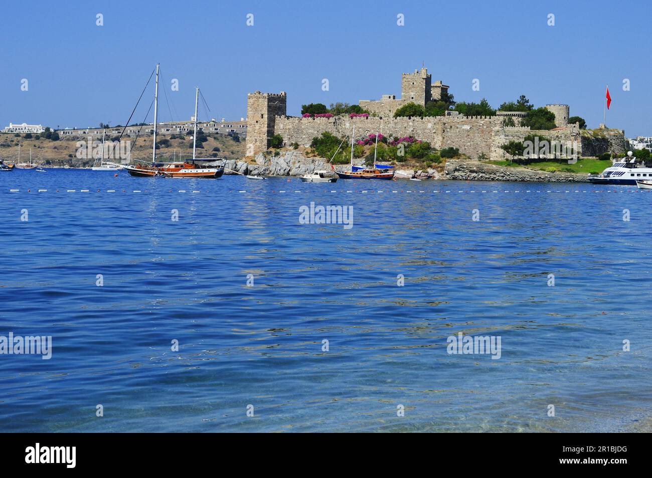 Vue sur le port de Bodrum pendant la chaude journée d'été. Riviera turque Banque D'Images