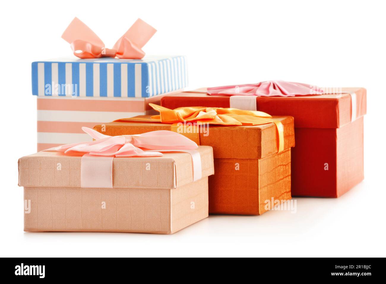 Boîtes cadeaux isolé sur fond blanc Banque D'Images