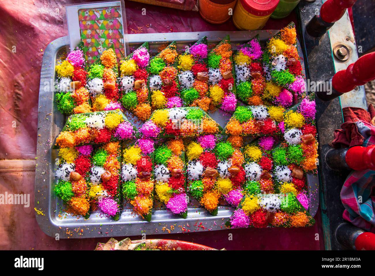 Décoration bangladeshi traditionnelle garniture colorée masala kasuri