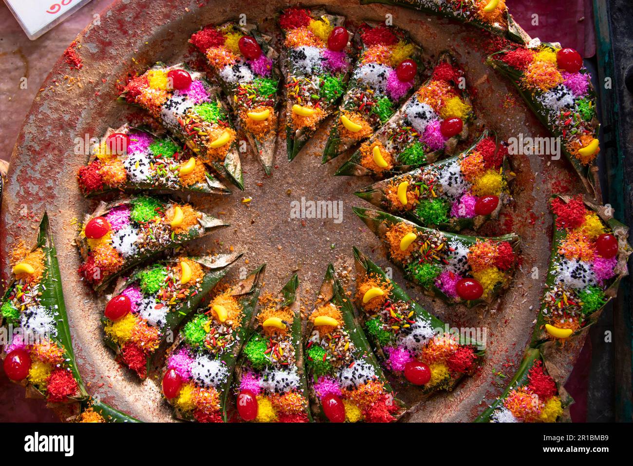 Décoration bangladeshi traditionnelle garniture colorée masala kasuri