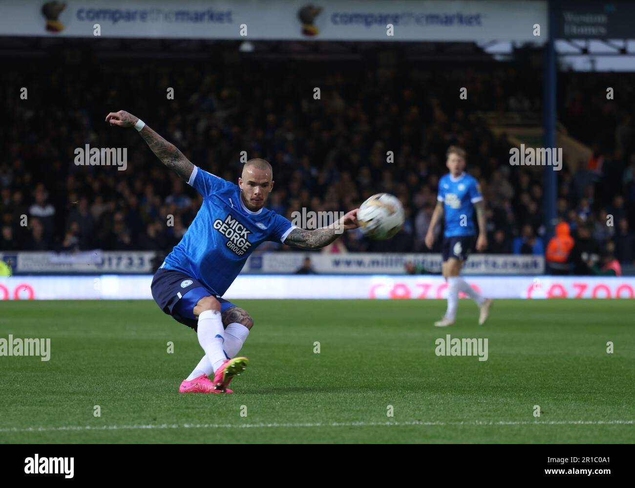 Peterborough, Royaume-Uni. 12th mai 2023. Joe Ward (pu) au Peterborough United contre Sheffield mercredi EFL League un match de 1st jambes, au Weston Homes Stadium, Peterborough, Cambridgeshire. Crédit : Paul Marriott/Alay Live News Banque D'Images