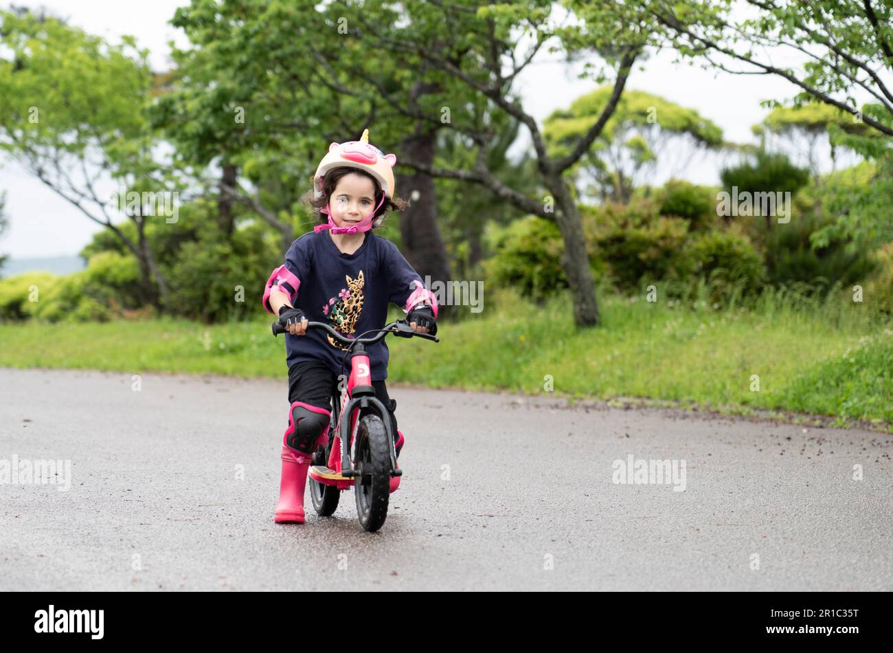 Apprendre à faire un vélo d'équilibre Banque D'Images