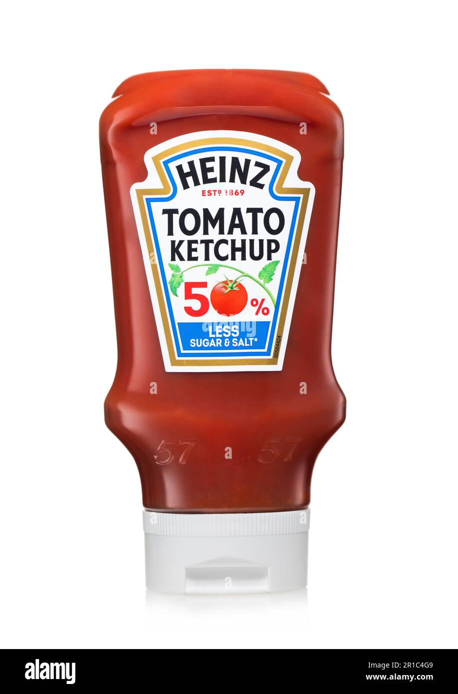 LONDRES, Royaume-Uni - 11 AVRIL 2023 : Heinz ketchup 50 pour cent de moins de sel et de sucre sur blanc. Banque D'Images