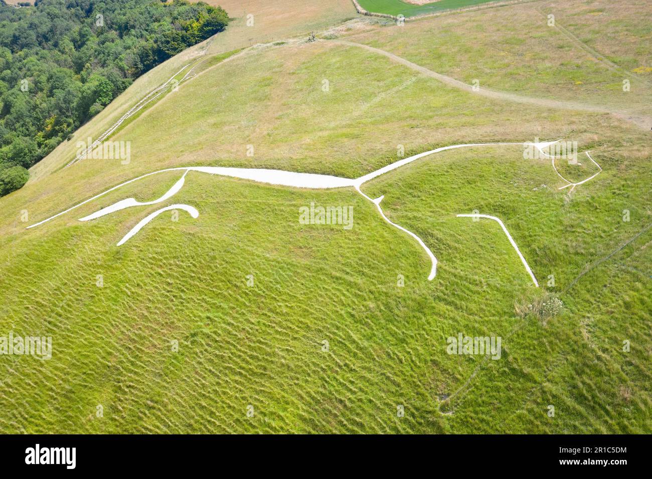 Vue aérienne du légendaire Uffington White Horse en Angleterre. Banque D'Images