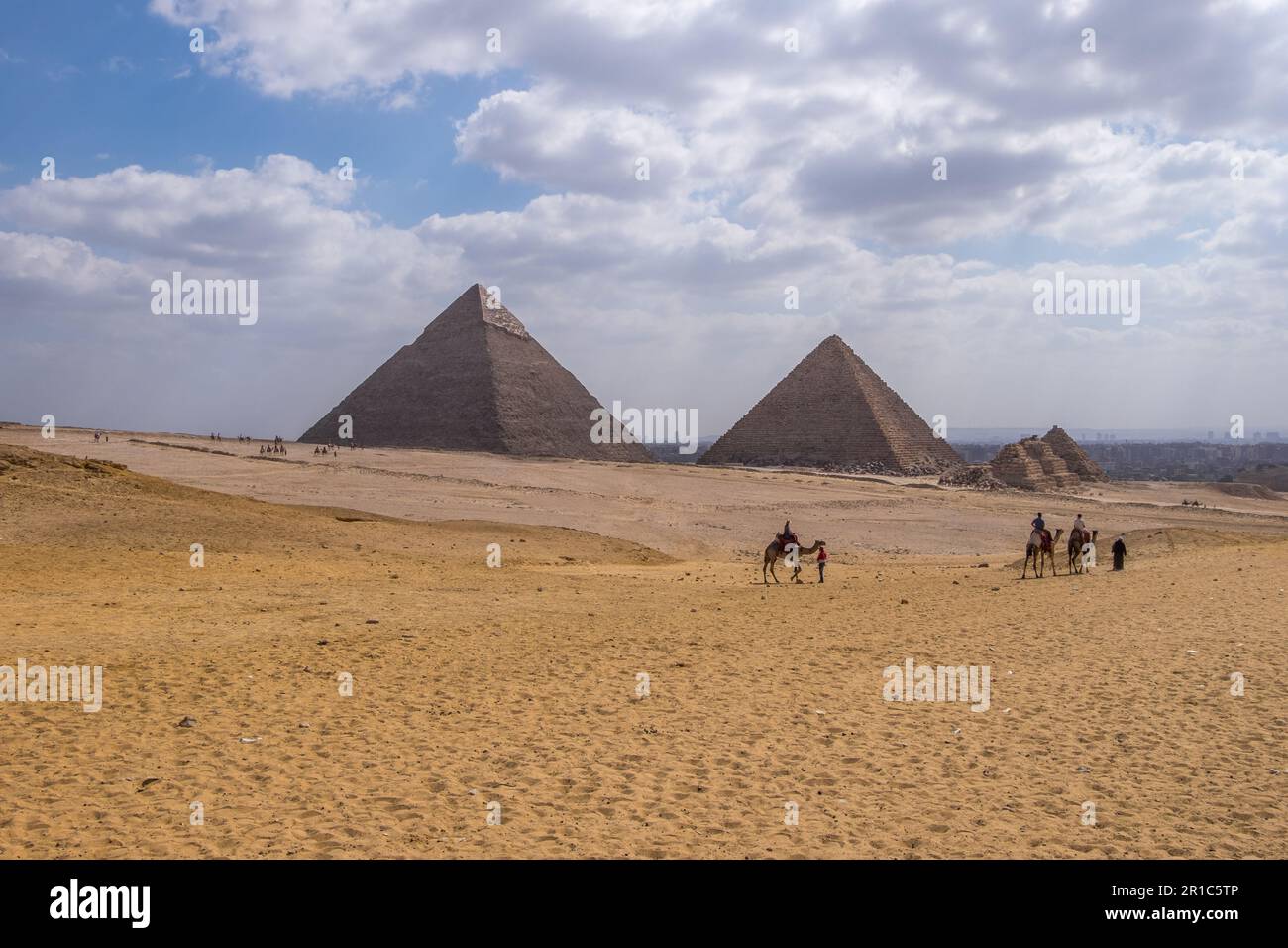 Paysage sur l'esplanade des pyramides de Gizeh au Caire, Égypte Banque D'Images