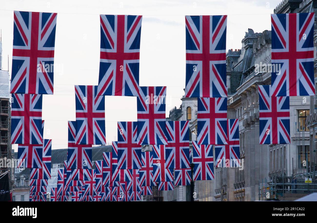 Drapeau Union Jack sur Regent Street pour célébrer le King Charles Coronation Banque D'Images