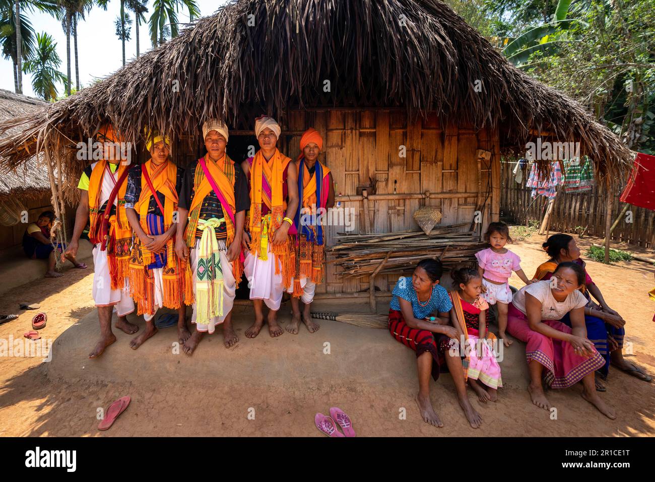 Tiwa tribal boys in traditional attire wait to participate in Khelchawa festival in Jongthong village in Karbi Anglong district of Assam, India, Thursday, May 11, 2023. Tiwa tribal males celebrate the Khelchawa festival for the welfare of the villagers and to be free from the devils and unhealthy forces of nature. Magro clan of Tiwa community celebrates the festival every five years. (AP Photo/Anupam Nath) Banque D'Images