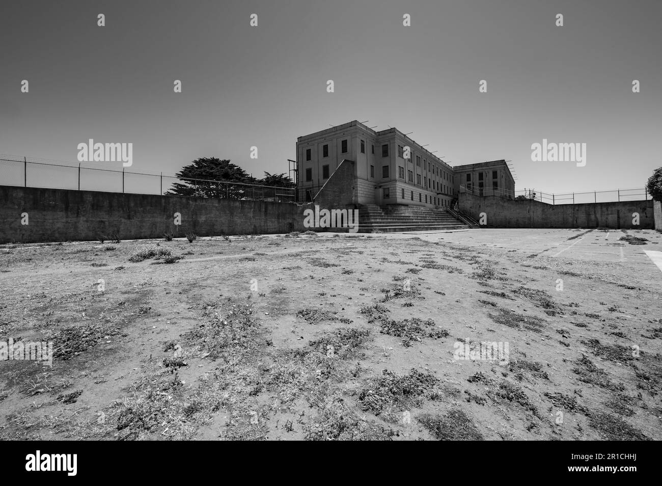 Une cour de loisirs dans la prison d'Alcatraz abandonnée. San Francisco Banque D'Images