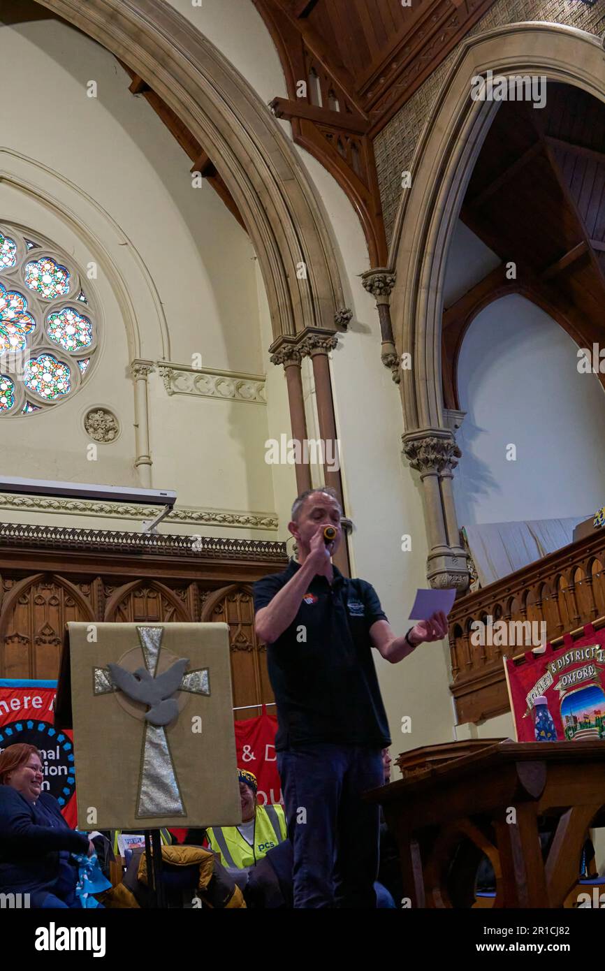 Oxford, Royaume-Uni - 01 février 2023, des enseignants saisissants se réunissent dans le Wesley Memorial Church Rally avec des conférenciers Banque D'Images