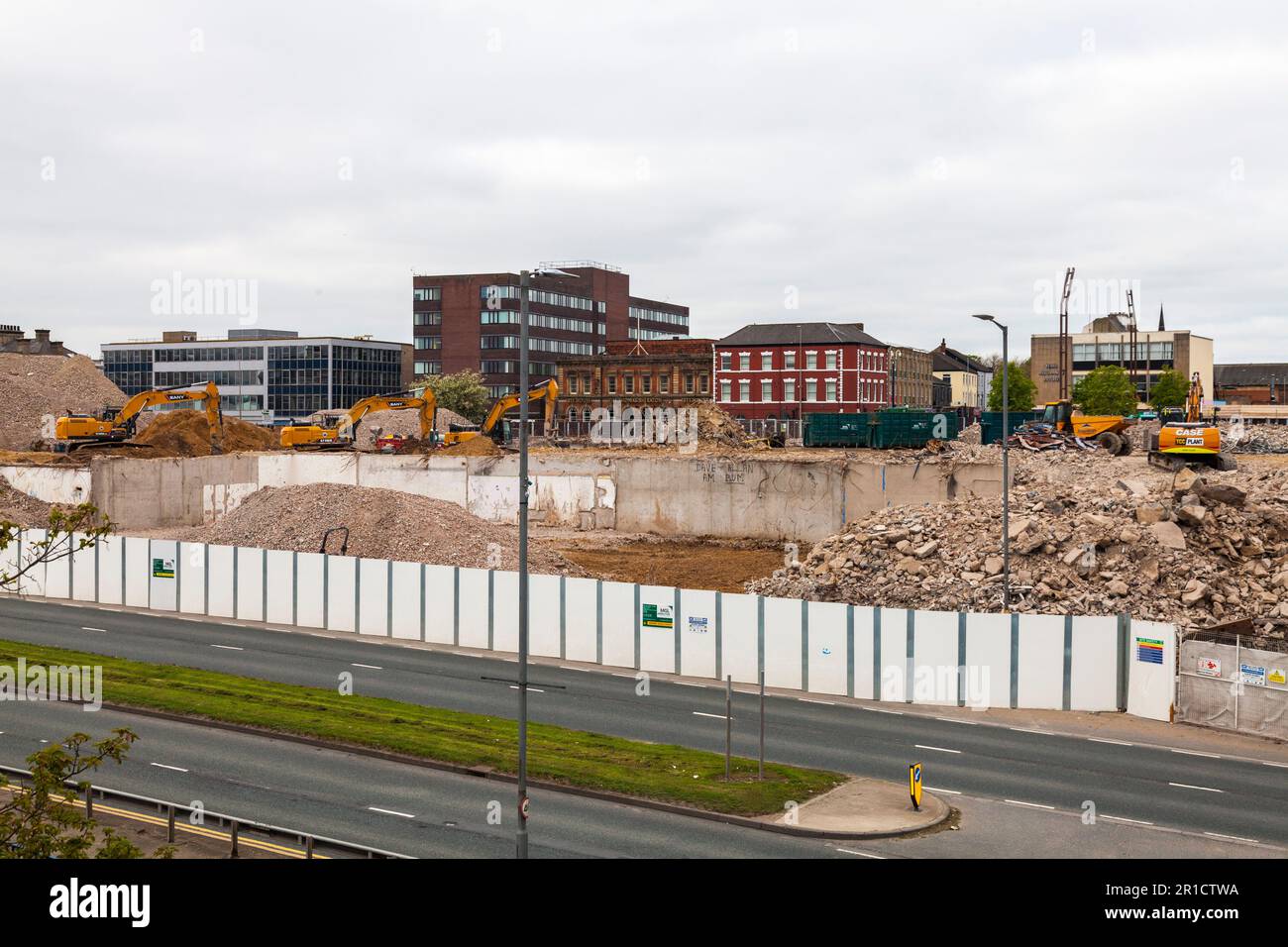 Stockton on Tees, Royaume-Uni. 13th mai 2023. Des travaux de démolition ont commencé sur le Castlegate Centre et l'hôtel Swallow dans le cadre des conseils qui prévoient d'ouvrir la High Street au bord de la rivière. David Dixon / Alay Banque D'Images