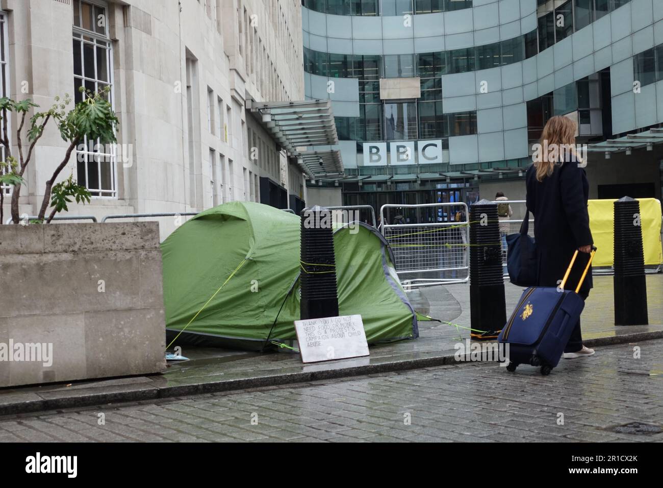 Tente de protestation devant BBC London UK Broadcasting House Banque D'Images