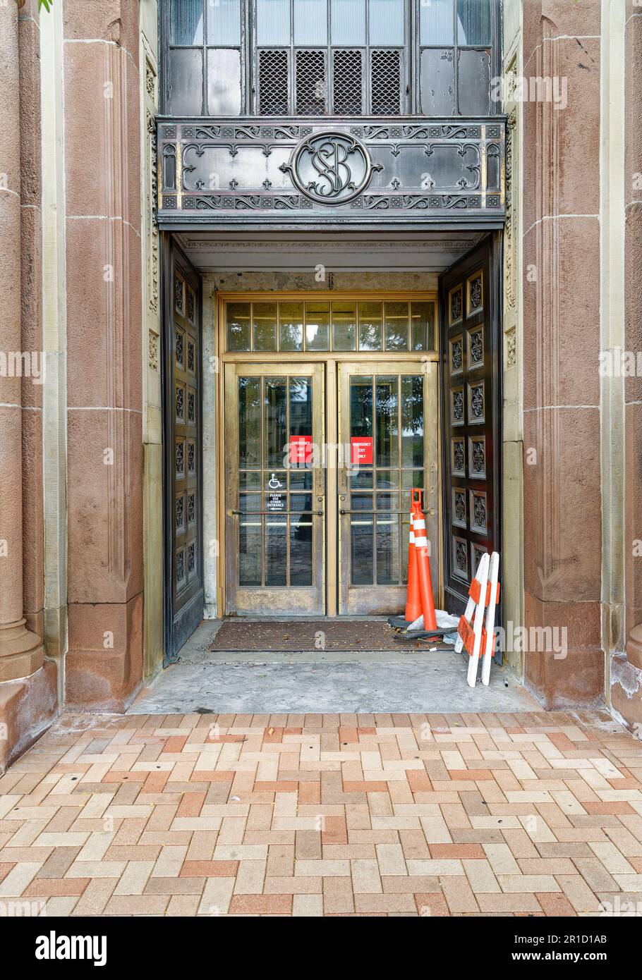 Bank of America occupe maintenant le bâtiment en grès de la Syracuse Savings Bank Building à Clinton Square, ancien chemin du canal Érié. Banque D'Images