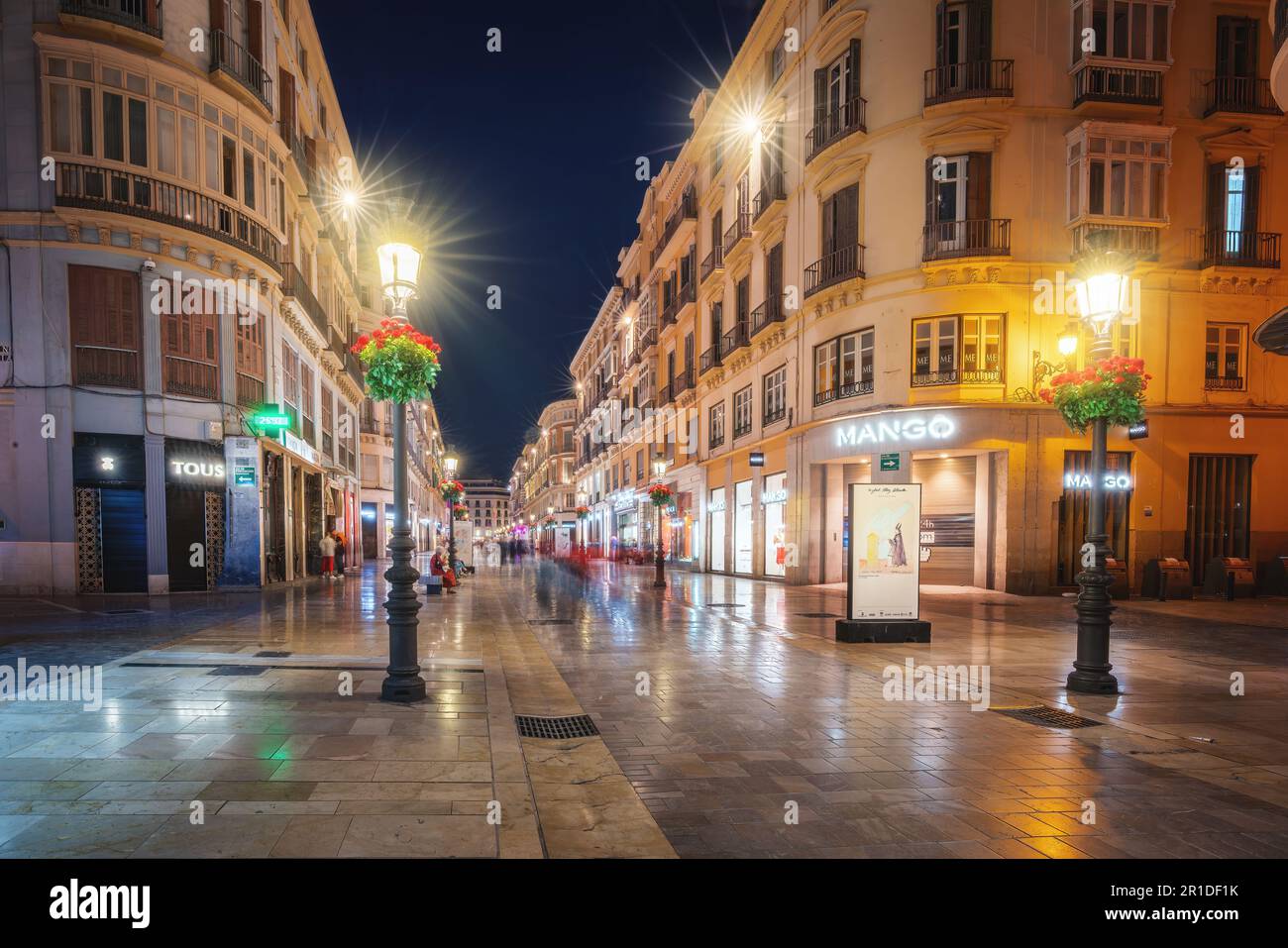 Calle Larios de nuit - célèbre rue piétonne et commerçante - Malaga, Andalousie, Espagne Banque D'Images