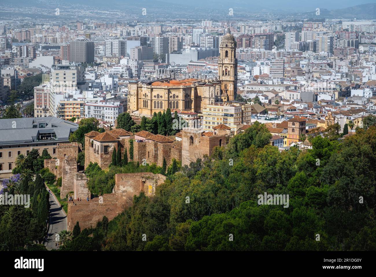 Cathédrale de Malaga et forteresse d'Alcazaba vue aérienne - Malaga, Andalousie, Espagne Banque D'Images