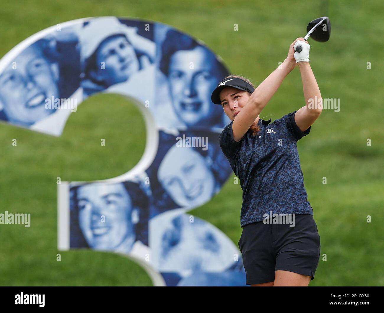 Clifton, NJ, États-Unis. 13th mai 2023. Luna Sobron Galmes d'Espagne débarque au premier trou lors du troisième tour à la Cognizant Founders Cup au Upper Montclair Country Club de Clifton, NJ Mike Langish/CSM/Alamy Live News Banque D'Images