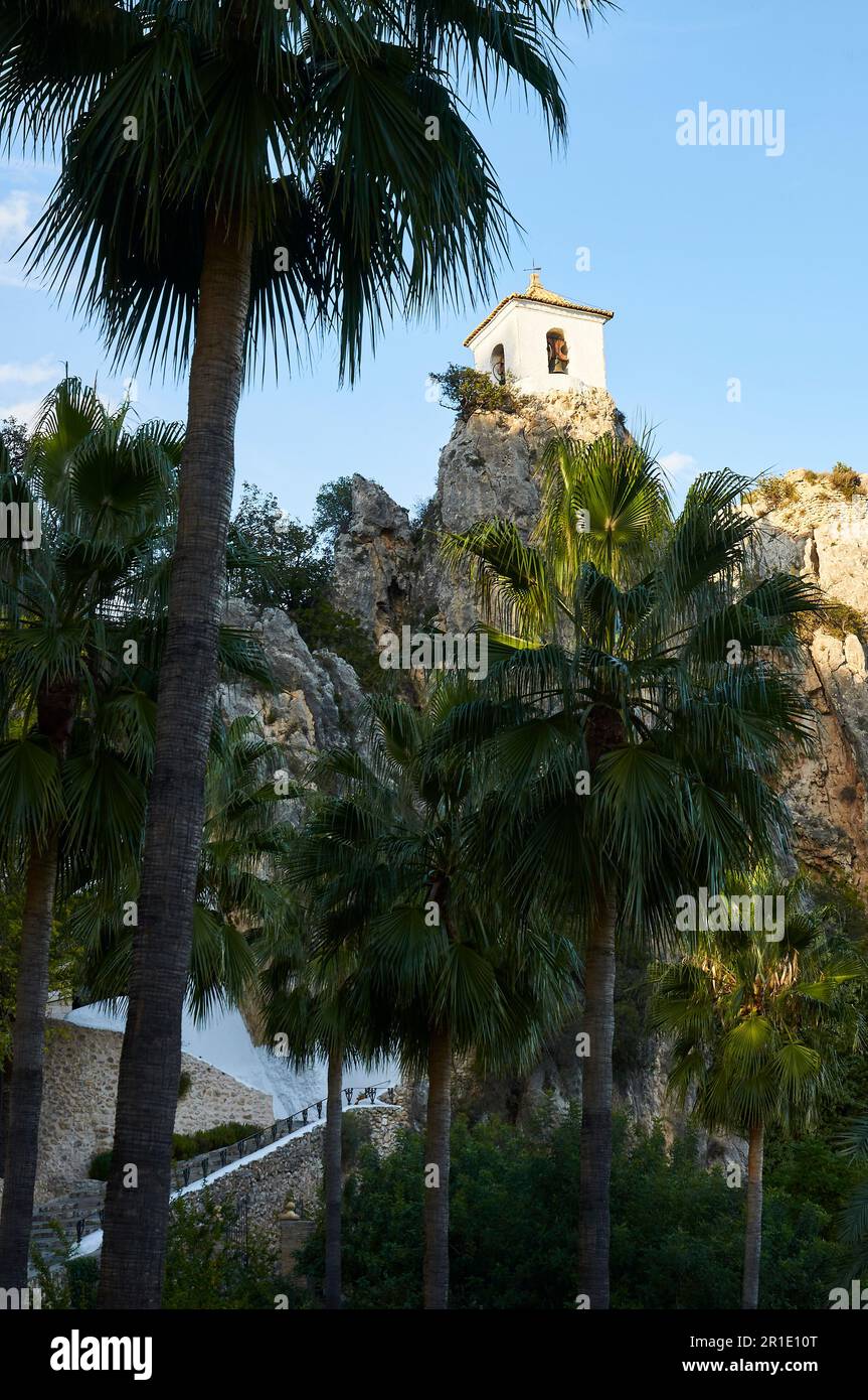 Clocher de Castell de Guadalest, une des plus belles villes d'Espagne (Marina Baixa, Alicante, Communauté Valencienne, Espagne) Banque D'Images