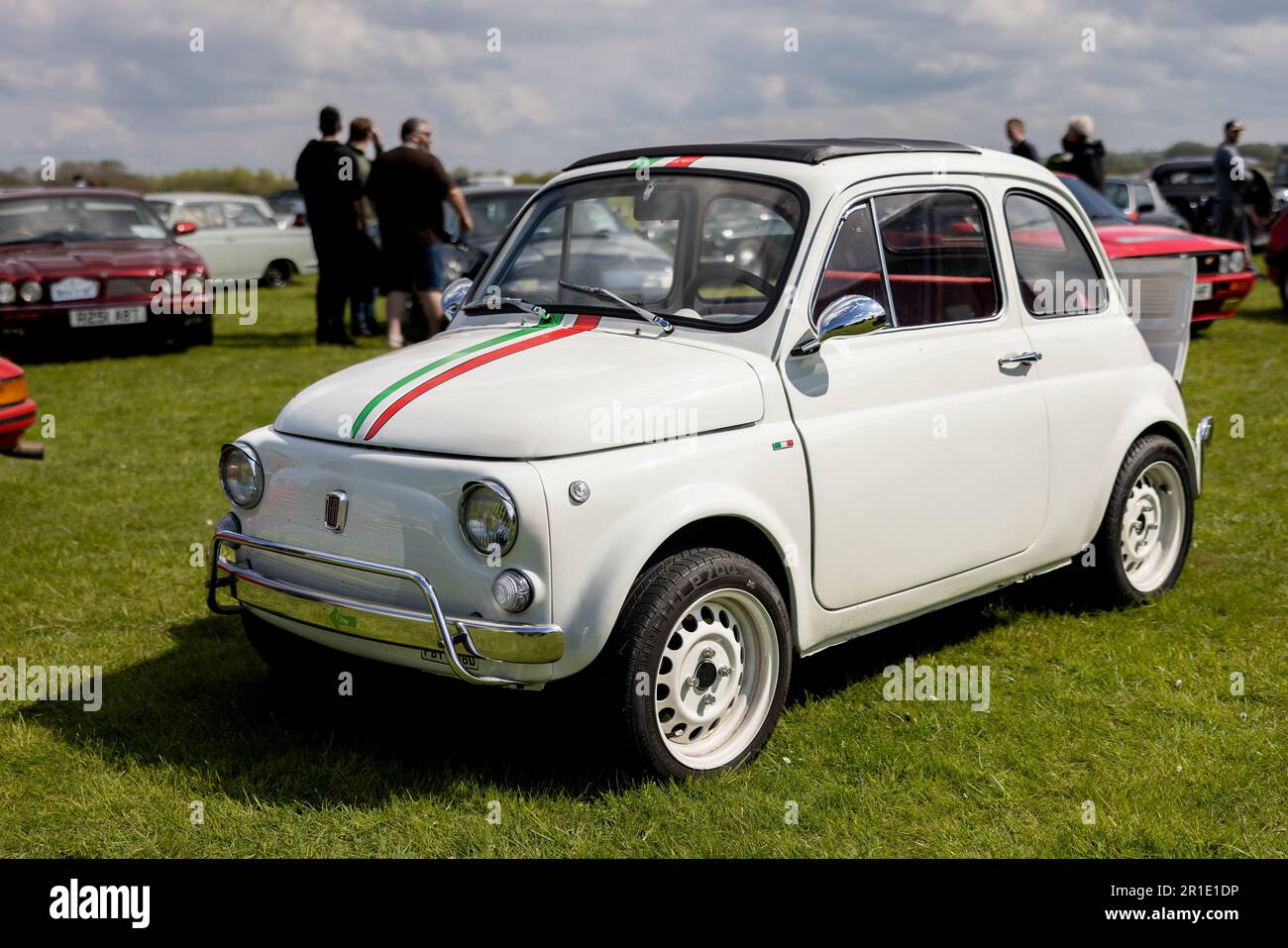 1966 Fiat 500L «PBY 238D» exposée au Scramble d'avril qui s'est tenu au centre du patrimoine de Bicester le 23 avril 2023. Banque D'Images