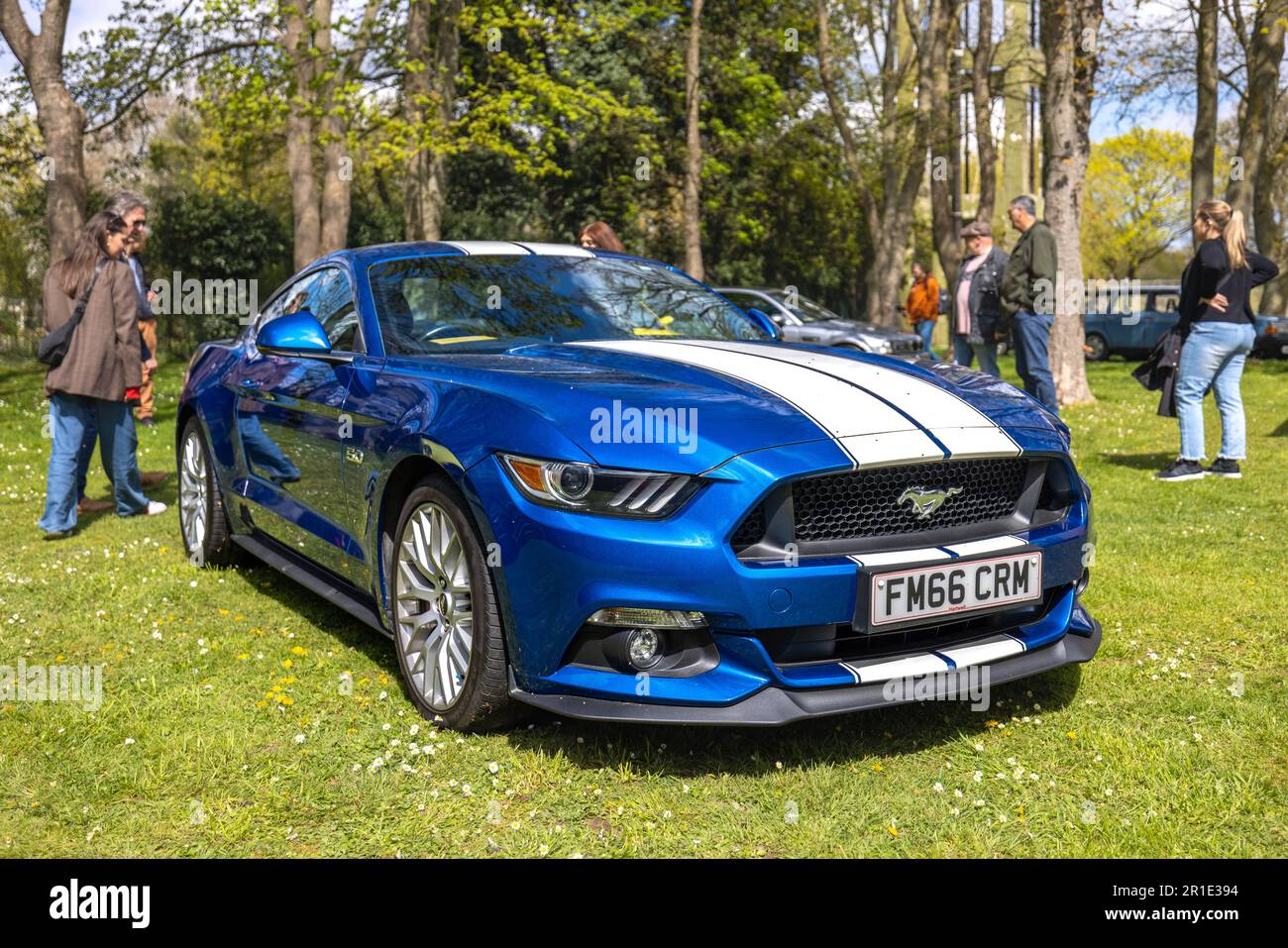 2018 Ford Mustang GT, exposé au Scramble d'avril qui s'est tenu au Bicester Heritage Centre le 23rd avril 2023. Banque D'Images