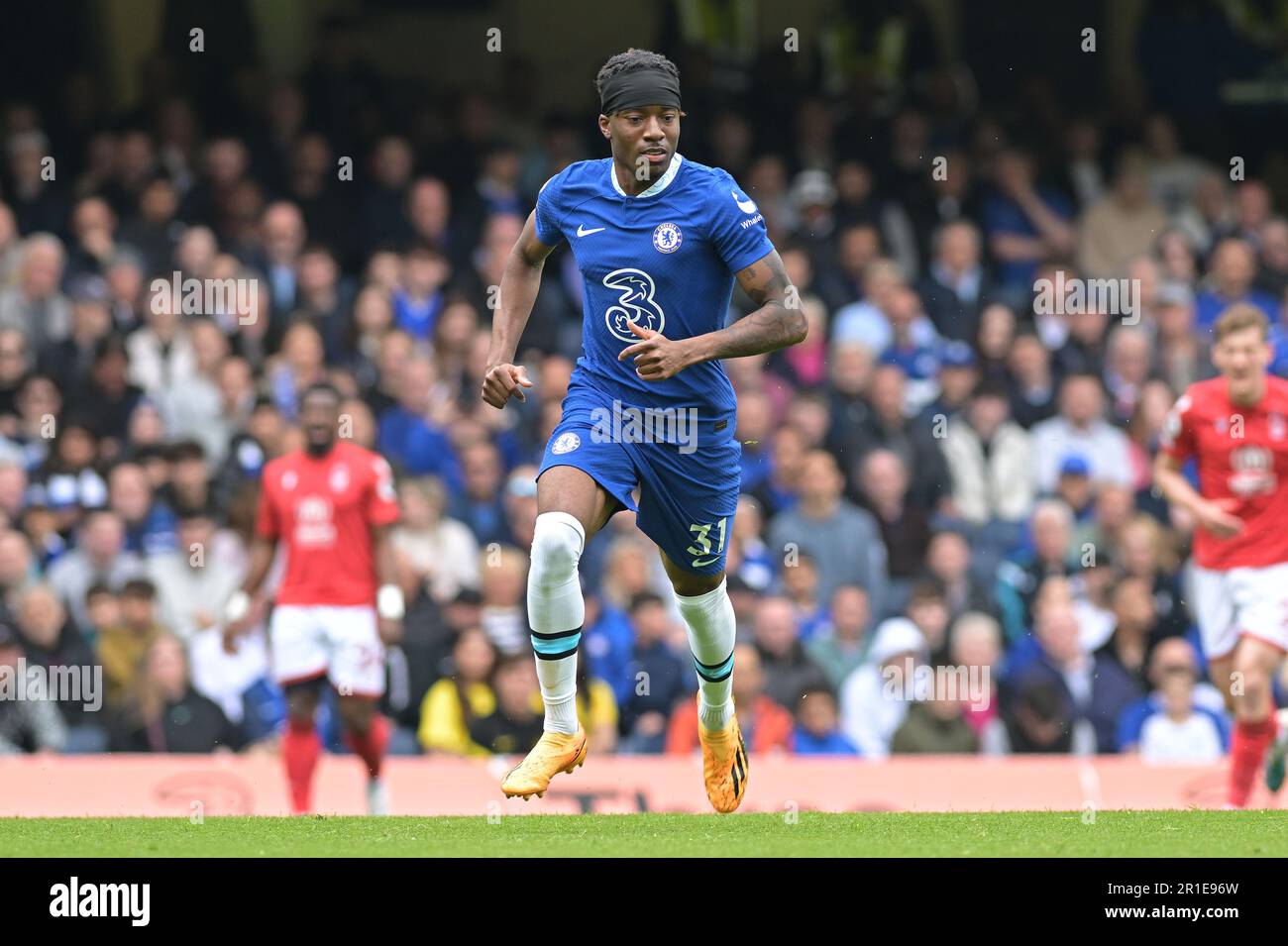 Londres, Royaume-Uni. 13th mai 2023. Noni Madueke de Chelsea pendant le match de Chelsea vs Nottingham Forest Premier League au Stamford Bridge London crédit: MARTIN DALTON/Alay Live News Banque D'Images
