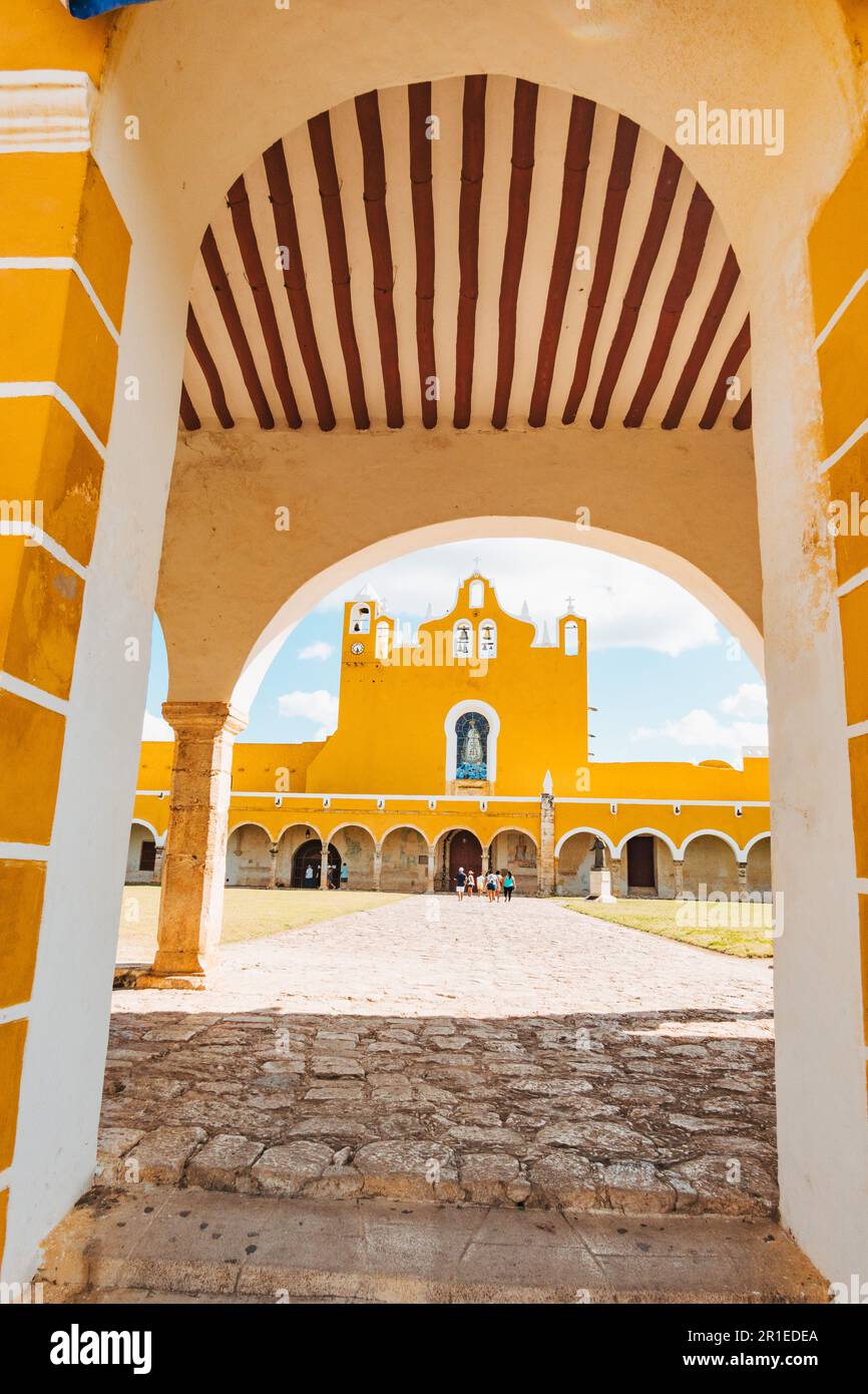 Le couvent San Antonio de Padua du 16e siècle à Izamal, Mexique, alias «ville jaune» Banque D'Images