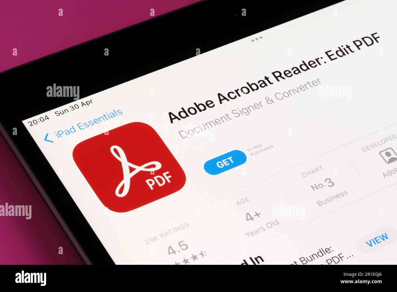 Application adobe acrobat vue dans l'App Store sur l'écran de l'ipad. Mise au point sélective. Stafford, Royaume-Uni, 6 mai 2023 Banque D'Images