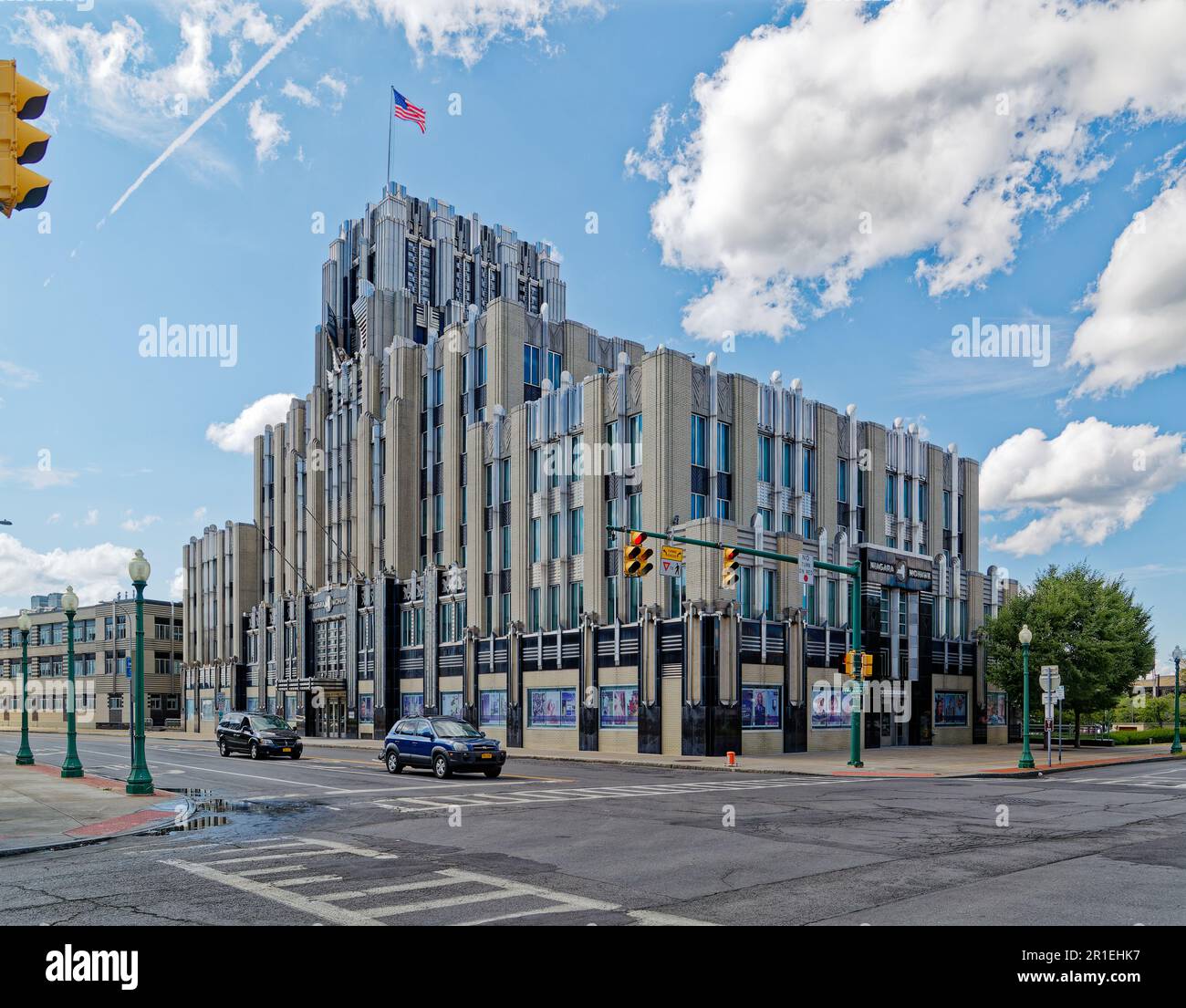 Le Niagara Mohawk Building, qui était à l'origine le Niagara Hudson Building et maintenant occupé par National Grid, est un monument art déco du centre-ville de Syracuse. Banque D'Images