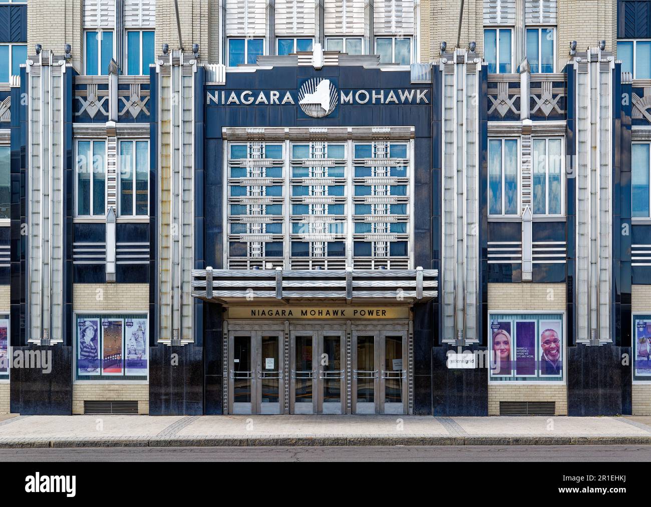 Le Niagara Mohawk Building, qui était à l'origine le Niagara Hudson Building et maintenant occupé par National Grid, est un monument art déco du centre-ville de Syracuse. Banque D'Images